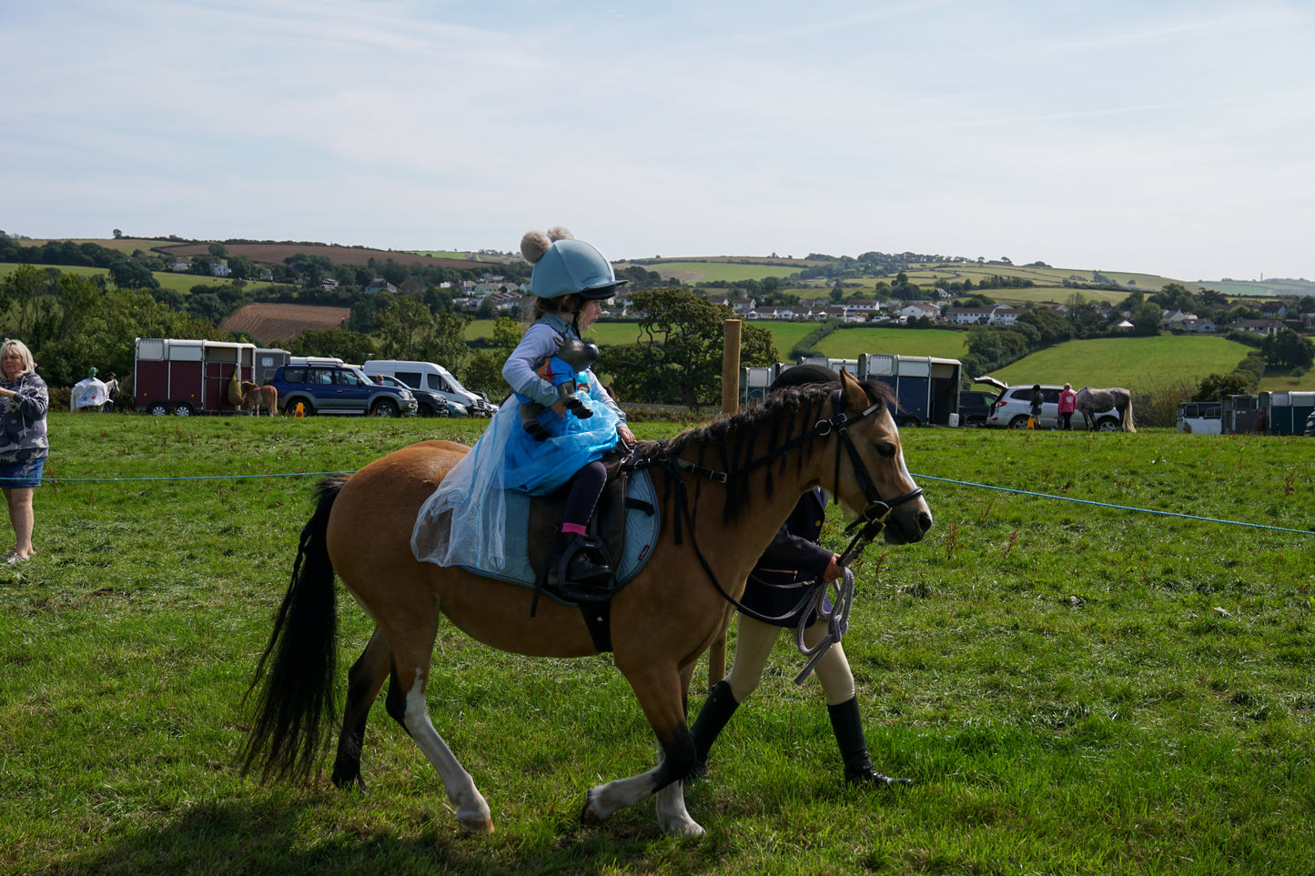 lanlivery show in hand part 3