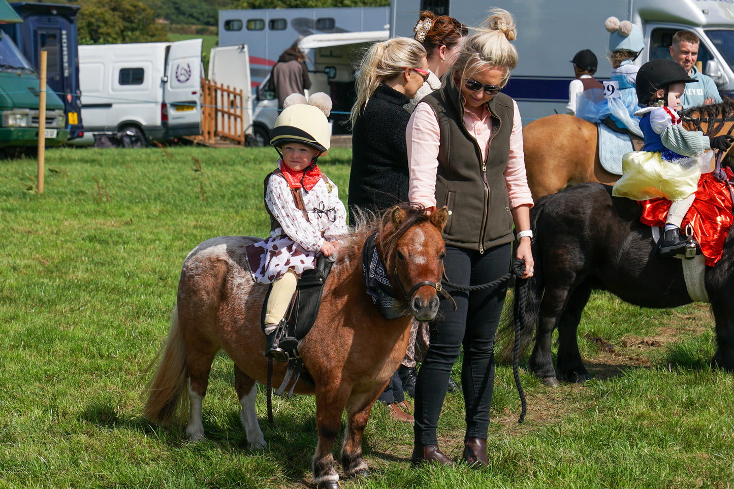 lanlivery show in hand part 3