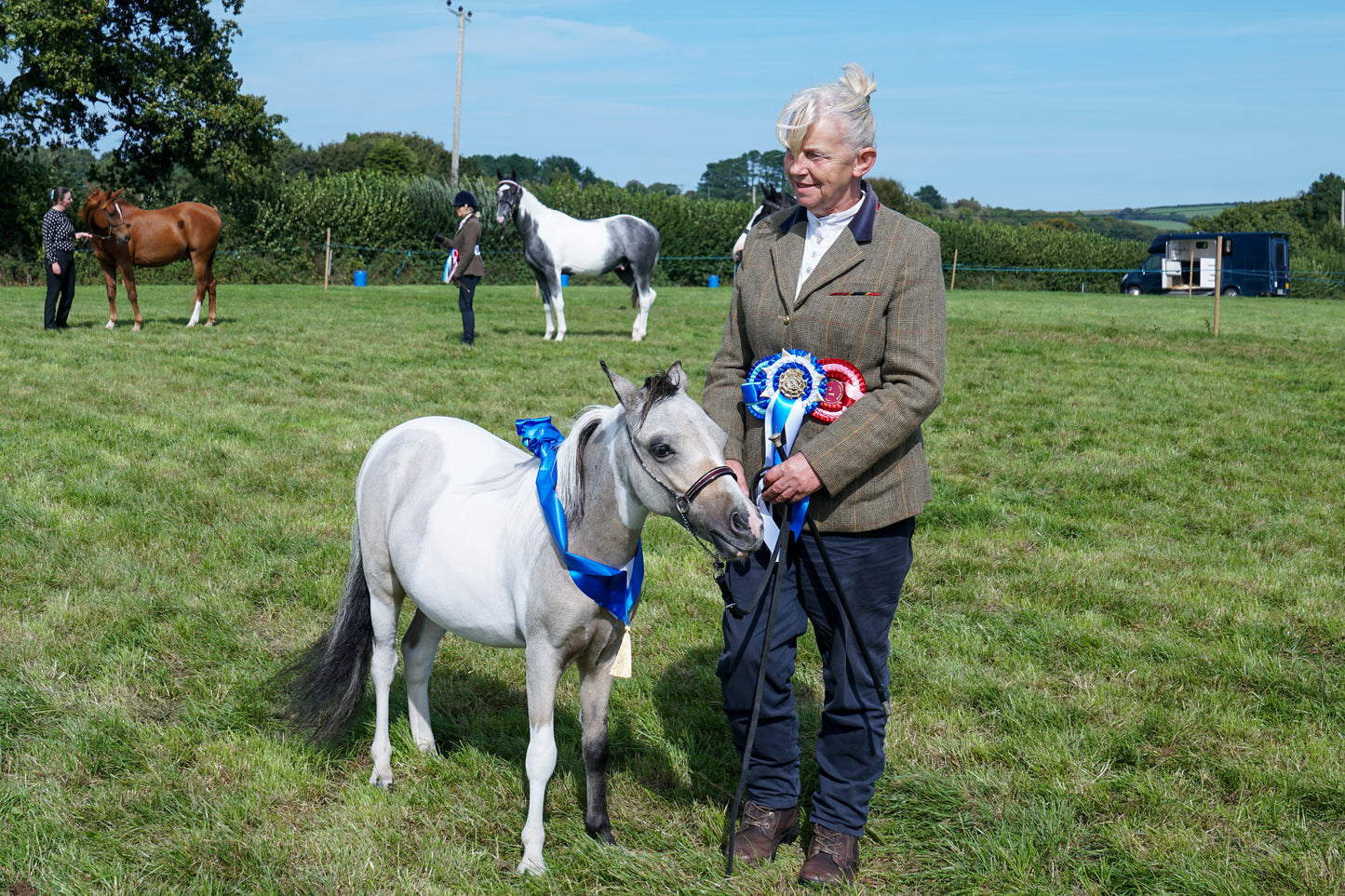 lanlivery show in hand part 4