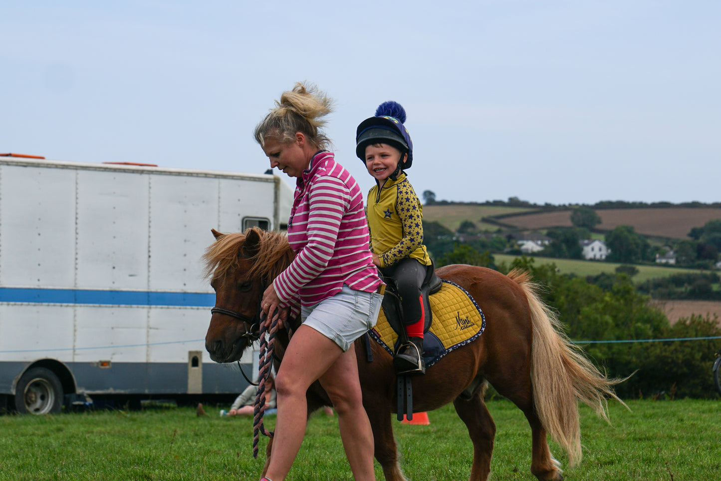 lanlivery show in hand part 4