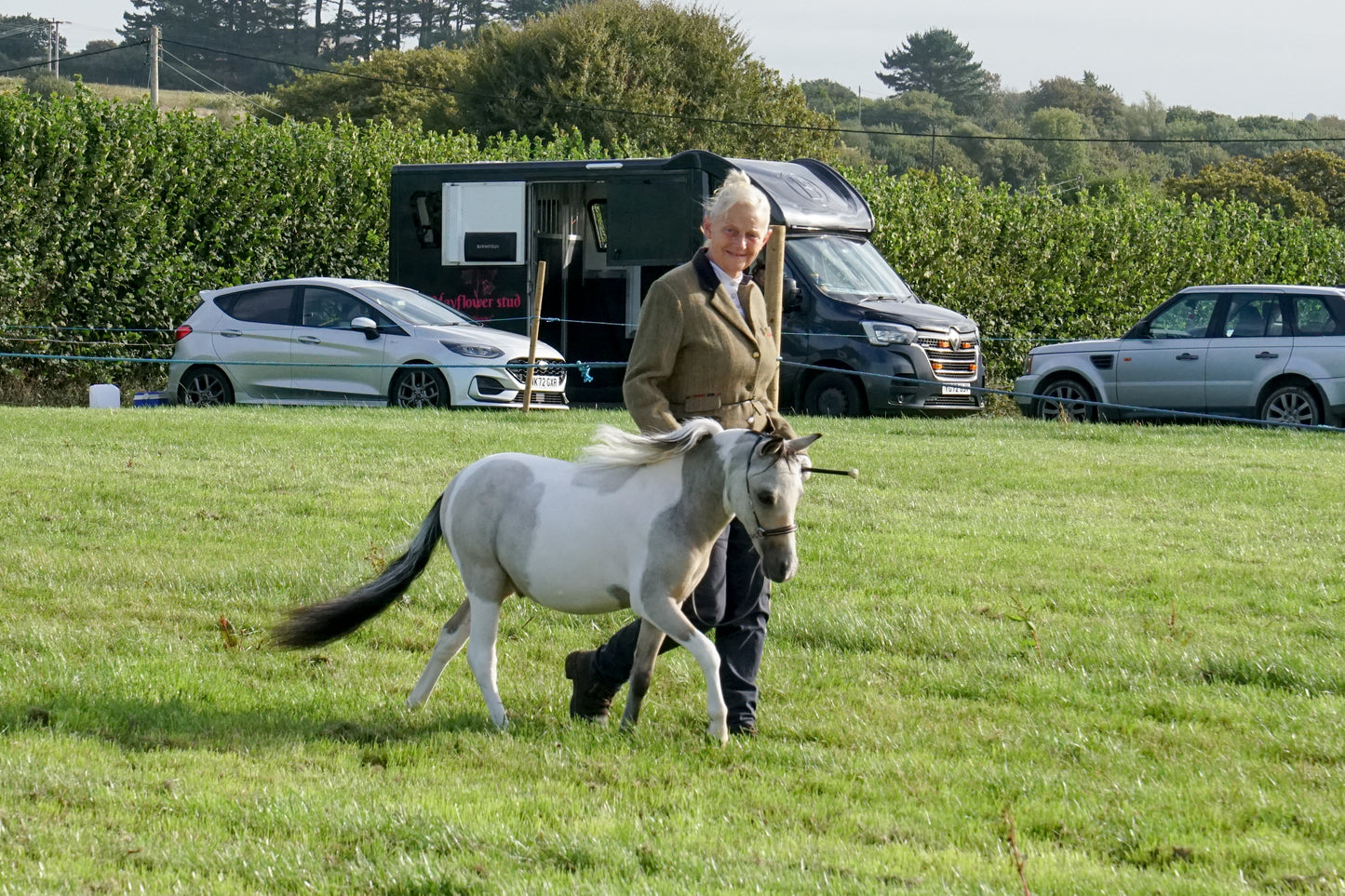 lanlivery show in hand part 1
