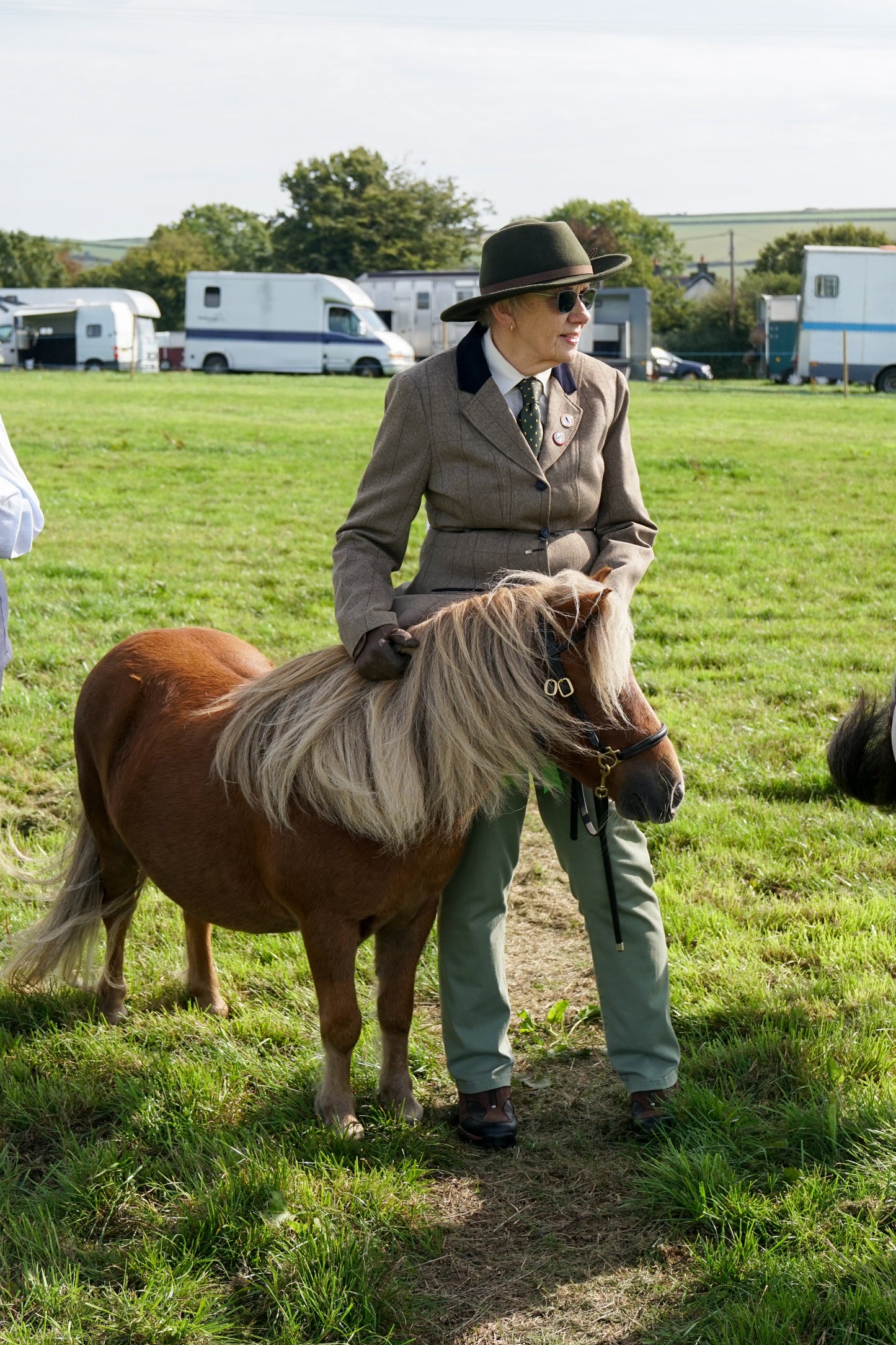 lanlivery show in hand part 1
